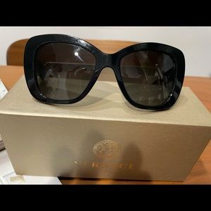 Sunglasses (black lens)